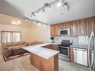 Photo #6: 2305753 Listing 