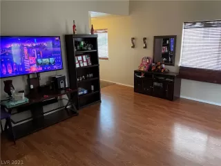 Photo #2: 2305811 Listing