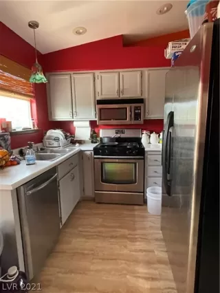 Photo #3: 2305811 Listing