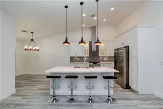 Photo #1: 2305832 Listing