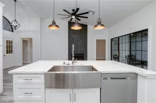 Photo #2: 2305832 Listing