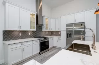 Photo #4: 2305832 Listing