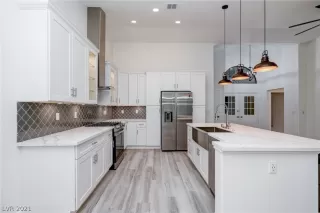 Photo #5: 2305832 Listing