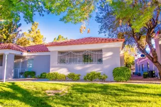 Photo #1: 2305833 Listing