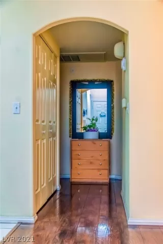 Photo #5: 2305833 Listing