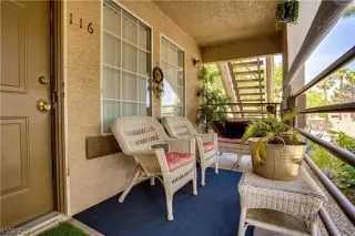 Photo #3: 2305850 Listing