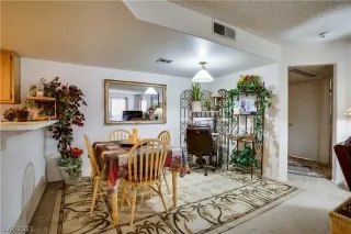 Photo #4: 2305850 Listing
