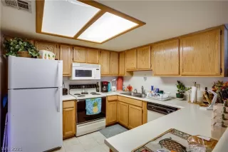 Photo #5: 2305850 Listing