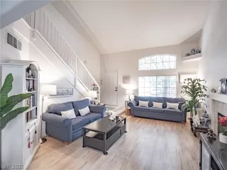 Photo #6: 2305922 Listing