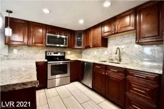 Photo #6: 2305941 Listing 