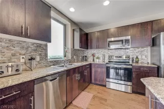 Photo #5: 2305957 Listing