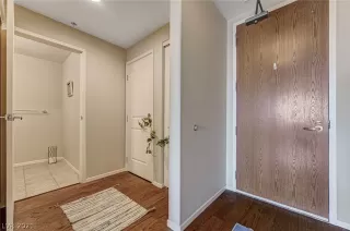 Photo #6: 2305957 Listing