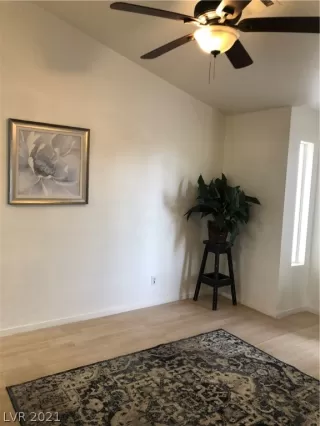 Photo #4: 2305959 Listing