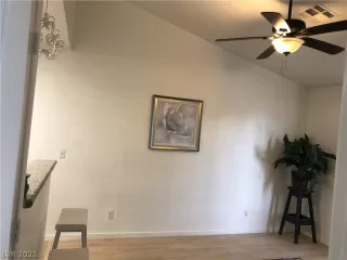 Photo #5: 2305959 Listing