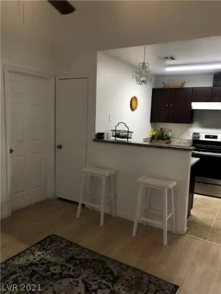 Photo #6: 2305959 Listing