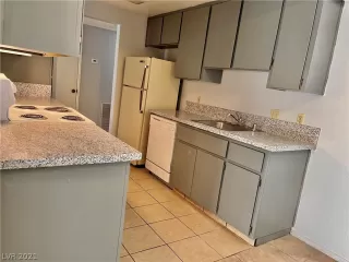 Photo #5: 2305976 Listing