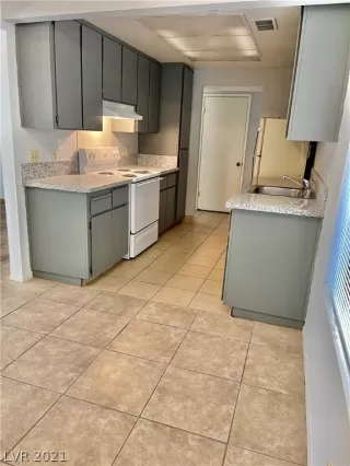 Photo #6: 2305976 Listing