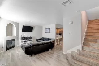 Photo #1: 2305984 Listing 