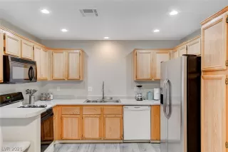 Photo #2: 2305984 Listing 