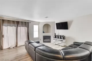 Photo #5: 2305984 Listing 