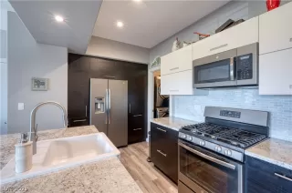 Photo #5: 2305991 Listing