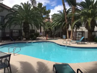 Photo #2: 2306104 Listing