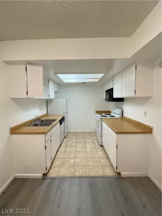 Photo #5: 2306193 Listing 