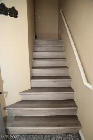 Photo #5: 2306228 Listing