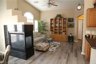 Photo #6: 2306228 Listing