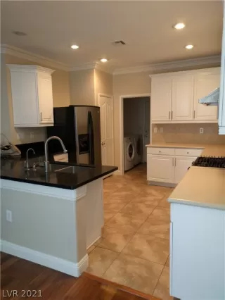 Photo #2: 2306257 Listing 