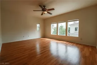 Photo #5: 2306271 Listing