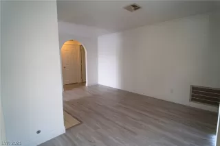 Photo #6: 2306275 Listing