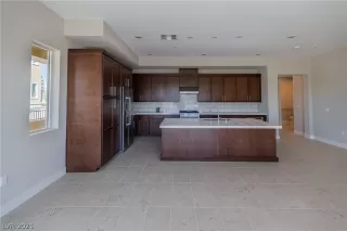 Photo #5: 2306297 Listing