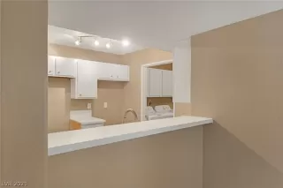 Photo #5: 2306346 Listing