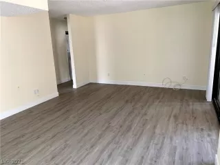 Photo #3: 2306431 Listing 