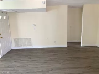 Photo #4: 2306431 Listing 