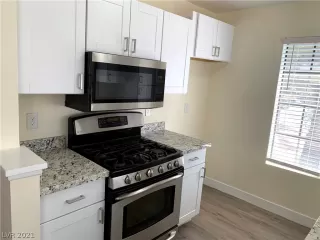 Photo #5: 2306431 Listing 