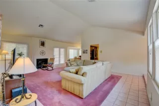 Photo #6: 2306434 Listing