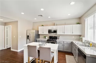 Photo #2: 2306516 Listing