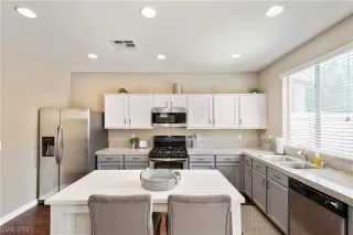 Photo #4: 2306516 Listing