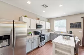 Photo #6: 2306516 Listing