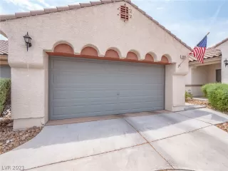 Photo #1: 2306545 Listing