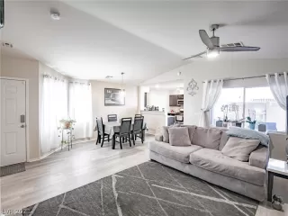 Photo #4: 2306545 Listing