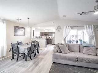 Photo #5: 2306545 Listing