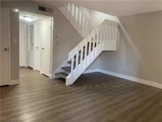 Photo #6: 2306588 Listing