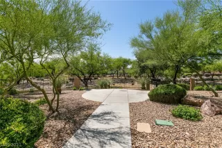 Photo #2: 2306638 Listing