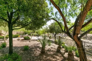 Photo #4: 2306638 Listing