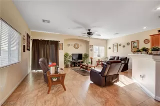 Photo #3: 2306641 Listing