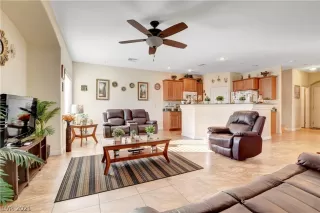 Photo #4: 2306641 Listing