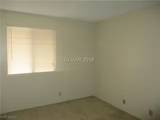 Photo #5: 2306642 Listing